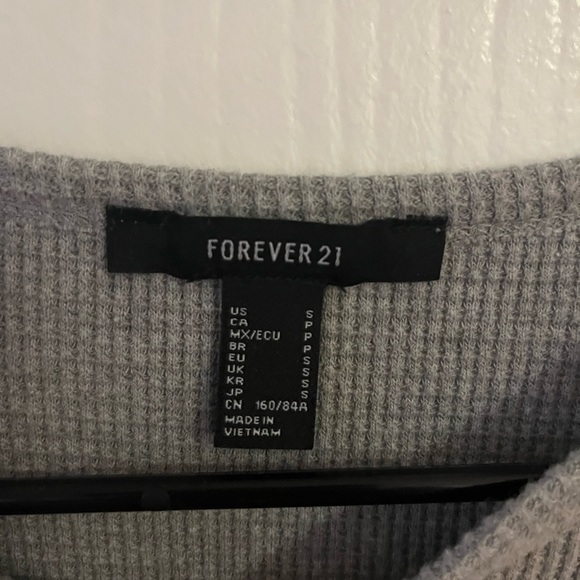 Forever 21. Cropped grey long sleeve - Picture 3 of 5